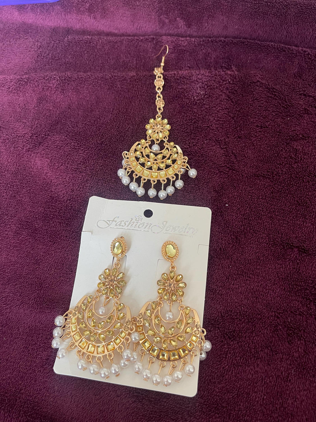 Beautiful Earrings With Mangtikka Set