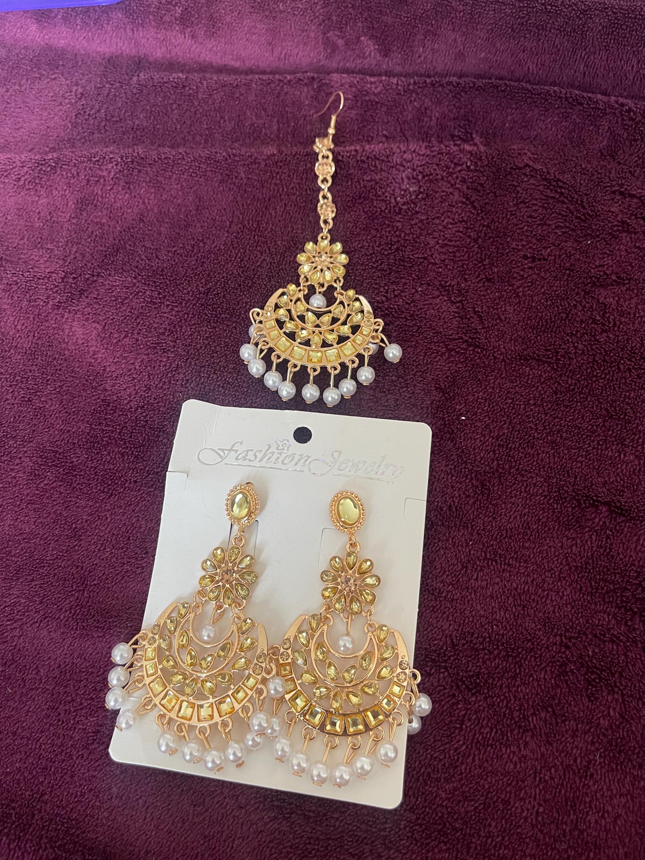 Beautiful Earrings With Mangtikka Set
